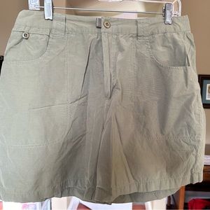 Women’s size 14 GS khaki travel shorts